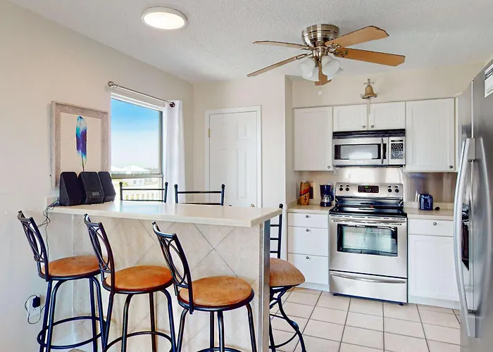 Top-floor With Pool & Great Views - Close To The Gulf Shores