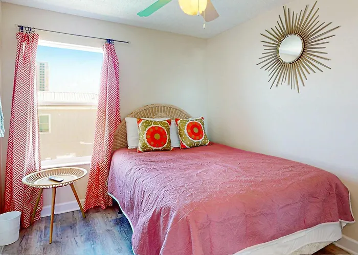 Top-floor With Pool & Great Views - Close To The
